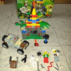 Like new rare Lego Spider's Secret, Jungle, retired, Adventurers series